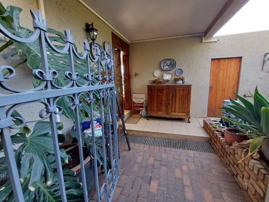 5 Bedroom Property for Sale in Kosmos North West